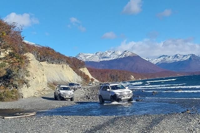 4×4 Off Road Tour to Escondido and Khami Lakes