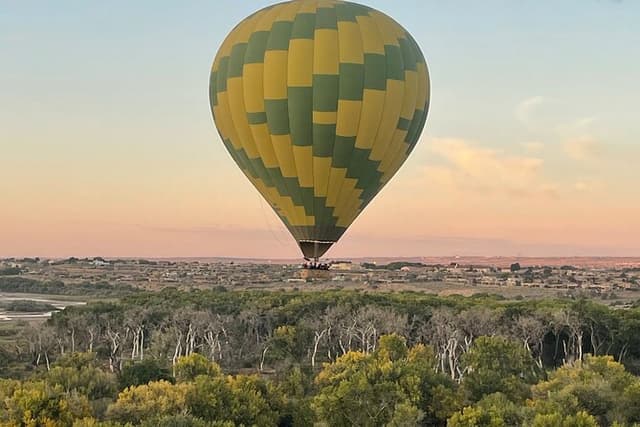 Albuquerque's Balloon Festival Aerogelic Ballooning