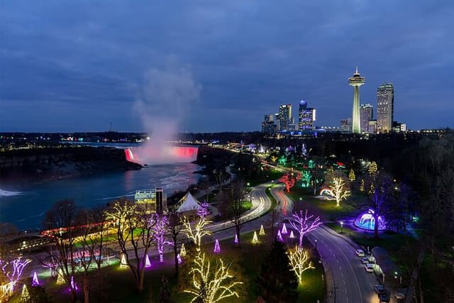 Niagara Falls Festival of Lights Tour from Toronto