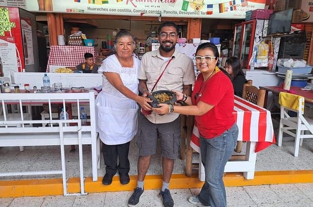 Mexico City Market Secrets, Street Food & Salsa-Making Lesson