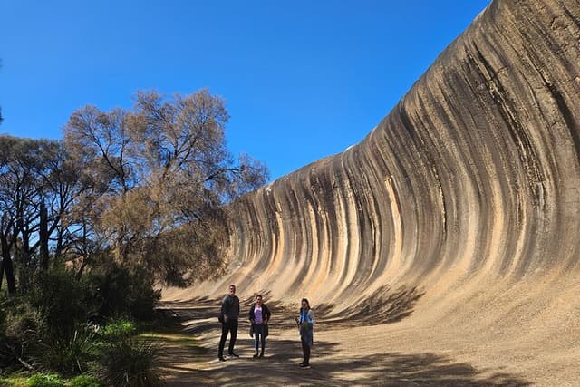 Private Day-Tour; Wave Rock, Mulka's Cave & Hippo's Yawn