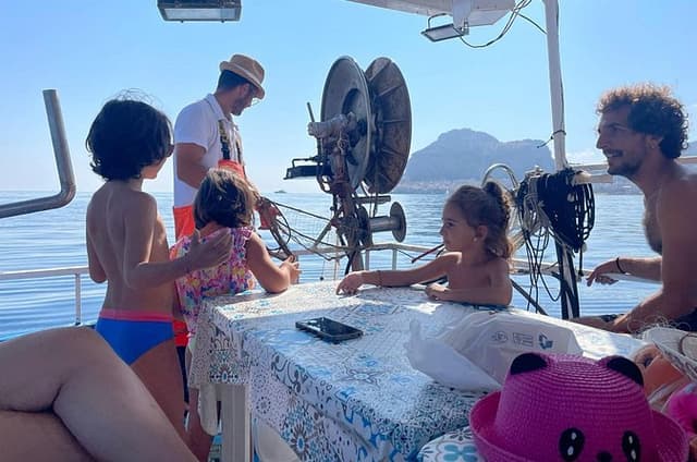 Cefalu: Boat Trip with Fishing, Coastal Tour and Lunch on Board