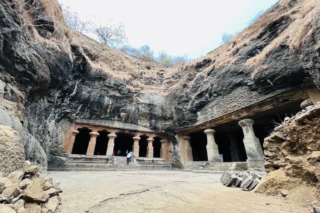 Elephanta Caves Exploration: Guided Tour with Ferry Experience