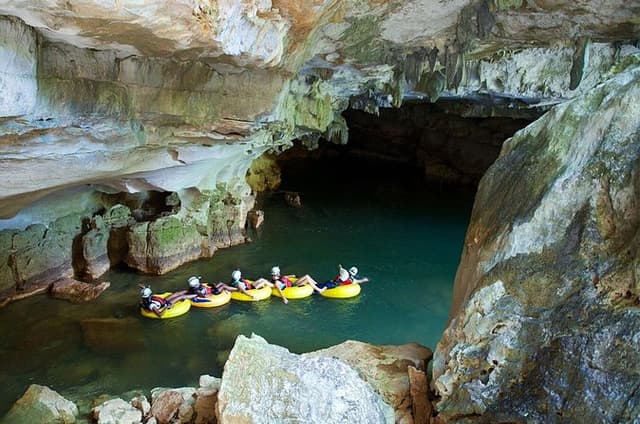 Xunantunich & Cave Tubing (fully inclusive) from Belize City