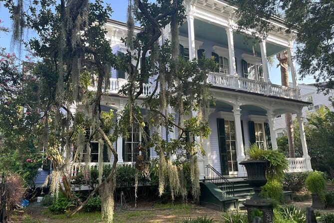 Best Garden District Walking Tours & Historic NOLA Tours