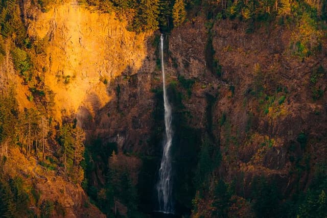 Multnomah Falls & Gorge Waterfalls Air Tour by Envi Adventures