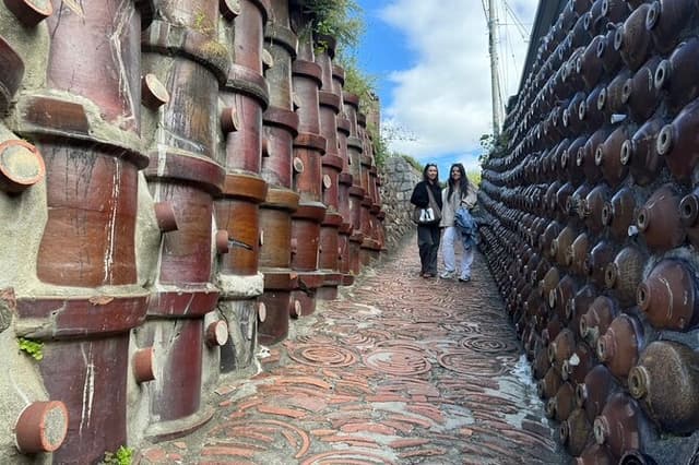 Private Pottery Road Walking Tour in Tokoname