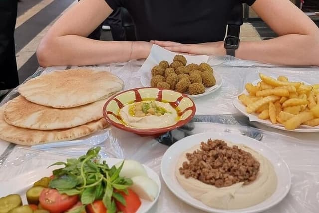Amman Private City Tour With Local Lunch