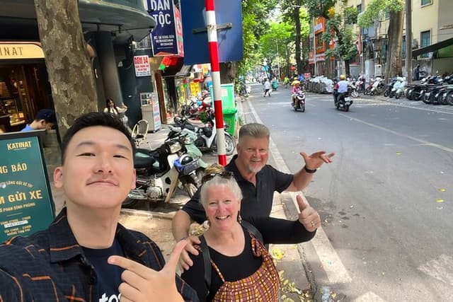 Small-group Hanoi Highlights Weekend Walking Tour