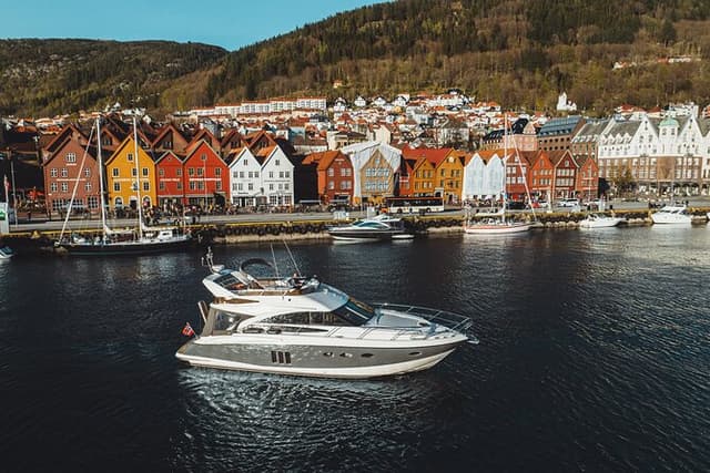 Private yacht evening cruise in Bergen, including champagne