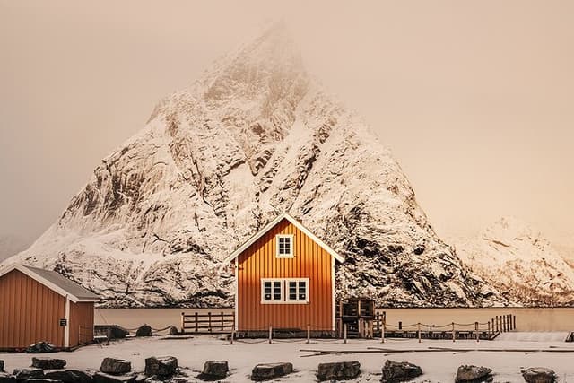 Reine, Hamnøy, Sakrisøy Photo Tour from Svolvær