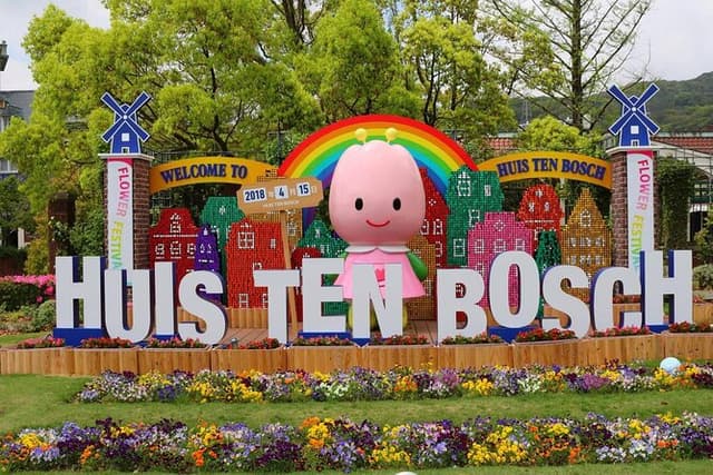 Private Day Trip to Huis Ten Bosch from Fukuoka