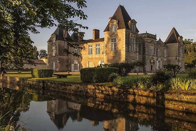 Wine Tour of Mèdoc : Châteaux, Tastings and WSET Guide