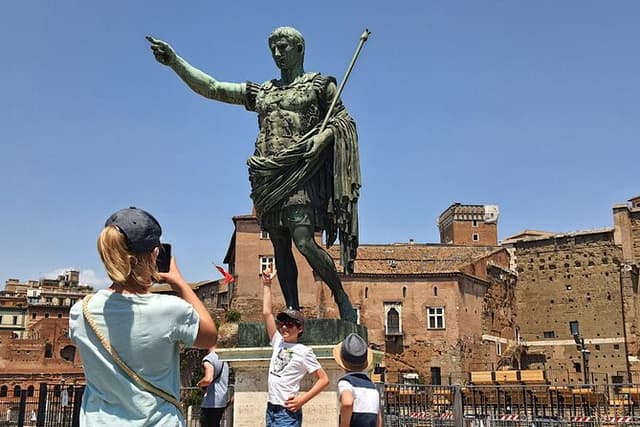 The last day of Julius Caesar: from the glory to the Ides of March