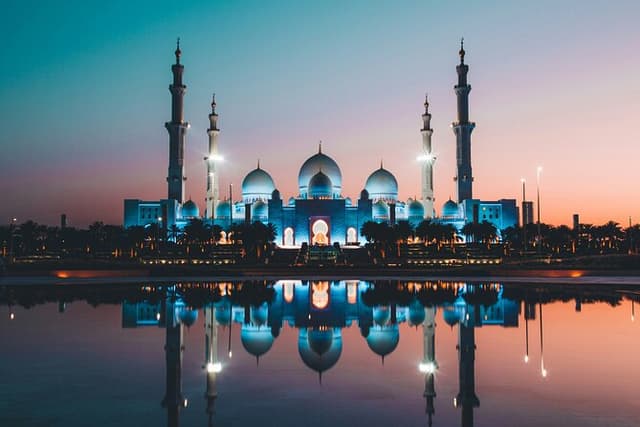 Abu Dhabi Night City Tour – Private Premier Evening Experience