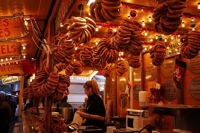 Innsbruck: A Walking Food Tour with Full Meal by Do Eat Better