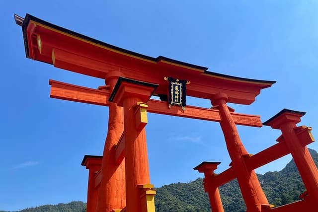 Hiroshima & Miyajima: UNESCO A-Bomb Dome & Itsukushima with Local