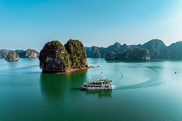 Cat Ba – Monkey Island – Lan Ha, Ha Long Bay – Viet Hai Village