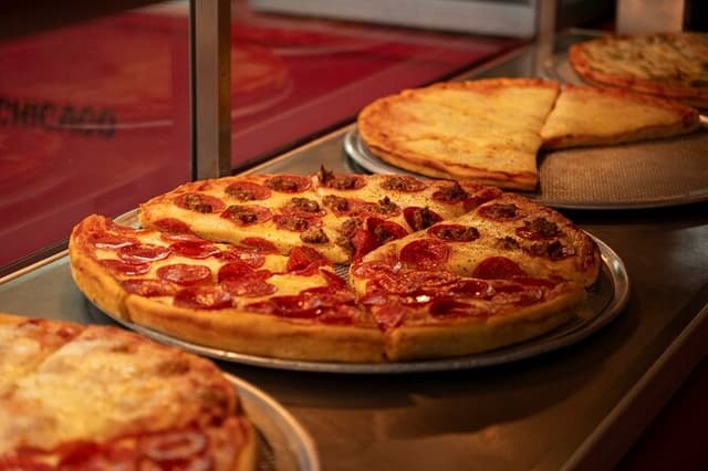 Chicago Loop Food Tour: Taste the Most Iconic Local Eats