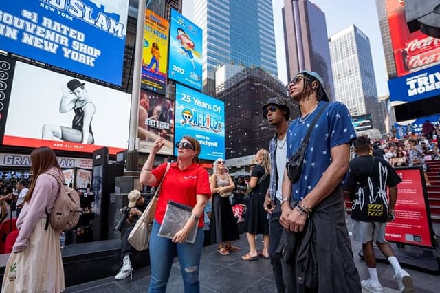 NYC Broadway Tour: Backstage Stories & Theater Secrets