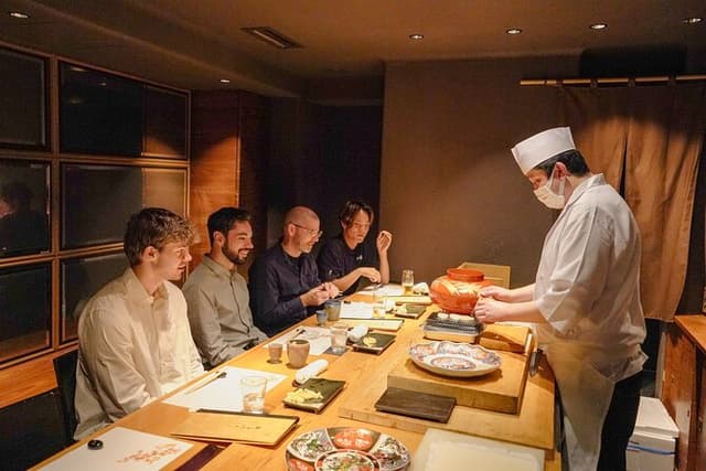 Chef's Choice Sushi and Tempura Luxury Foodie Tour in Ginza