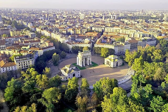 Milan Panoramic Views: Branca tower & Sforza Castle Walking Tour