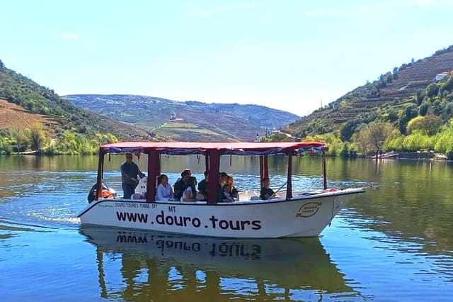 Visit Pinhão : Farm, Wine Tasting, Panoramic Cruise