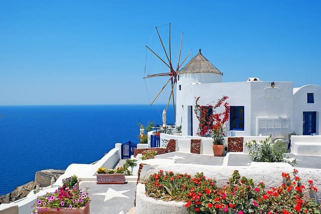 Small-Group Skip Cable Car Santorini Tour for First-Time Cruisers