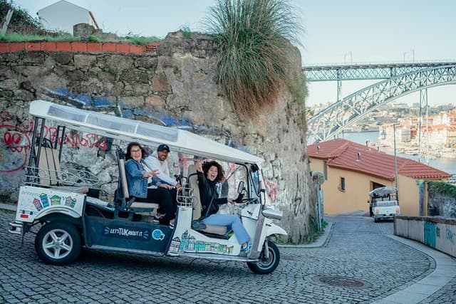 Porto Tuk Tuk: Clérigos, Seaside & Viewpoints - with Options