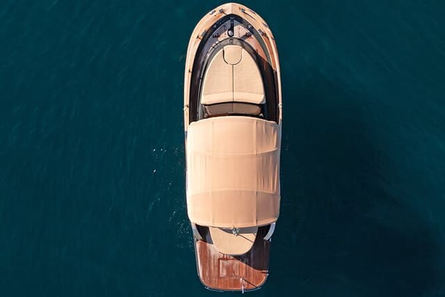 Private Boat Tour to Capri's Hidden Gems with Local Skipper