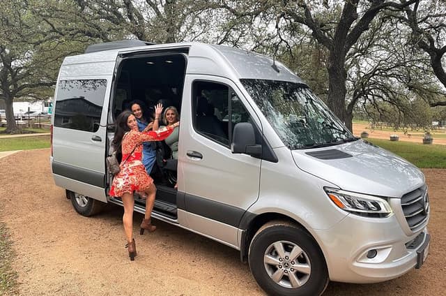 6 to 11 Guests Fredericksburg Private Van 5 hour Wine Tour