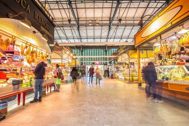 Small-Group Pasta Cooking Class and Market Tour in Florence