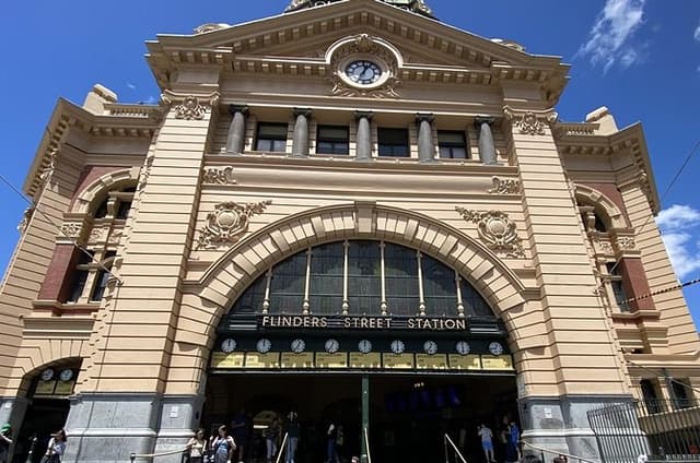 Melbourne Self-Guided Tour for Kids and Families in English