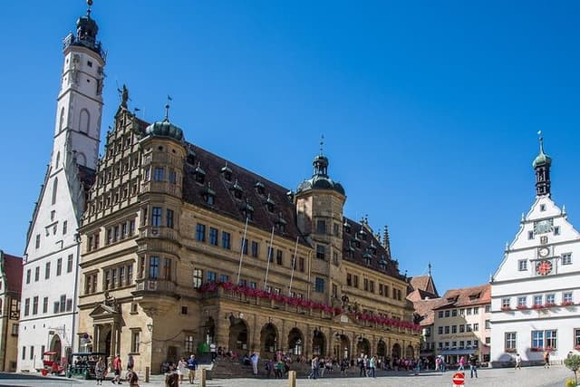 Munich to Rothenburg-ob-der-Tauber and Harburg Private Day Trip
