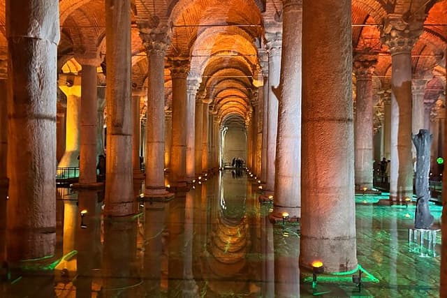 Istanbul City Tour: Small Group, Guide & All Tickets Included