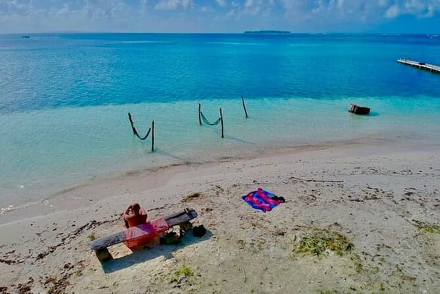 San Blas Islands 4D/3N Trip with Holandeses Cays & Boat Tour
