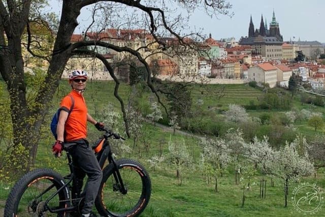 FAT TIRE E-BIKE GREAT TOUR - river, parks & panoramic views tour