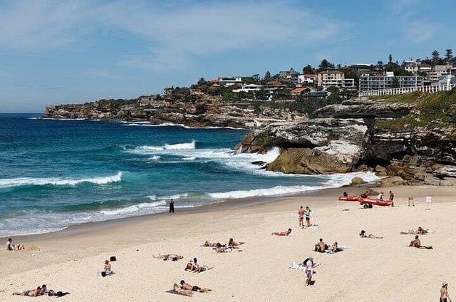 From Sydney: Full Day Tour of Golden Beaches and Ocean Vistas