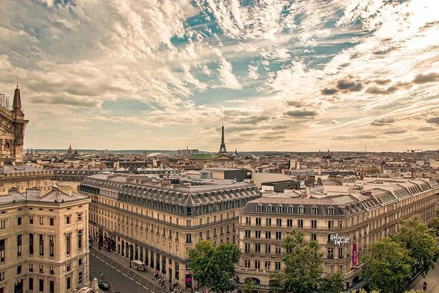 Paris Essentials Private Tour by a born-and-raised Parisian guide