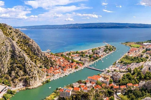 From Split Omis Day Tour with Boat Cruise and Swimming 
