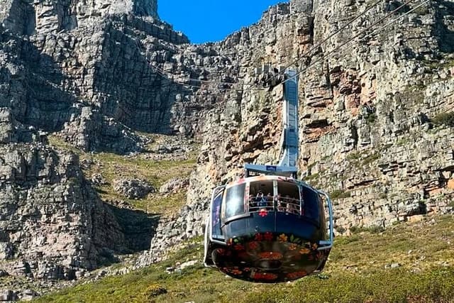 Table Mountain Guided with Cable Car Tickets & Hotel Transfers