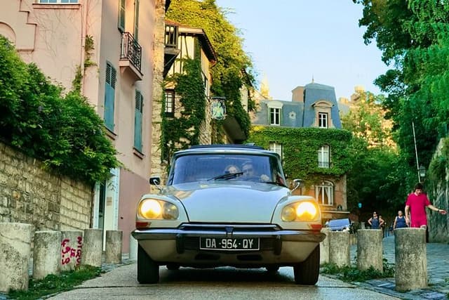 All of Paris Tour in a Vintage Open-Top French Car Citroen DS