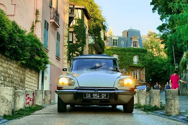 Vintage Car Private Tour of Paris : Iconic Open-Top Citroën DS