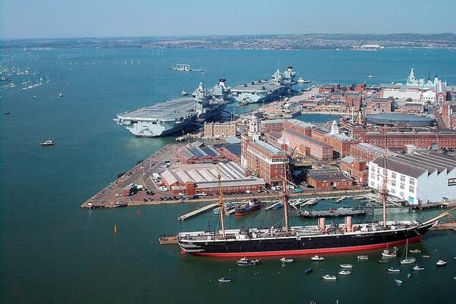 Private Portsmouth Heritage & Coastal Day Tour from London