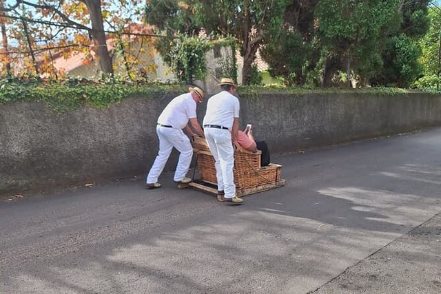 Madeira Highlights: Toboggan, Garden & Cable Car (All-Inclusive)