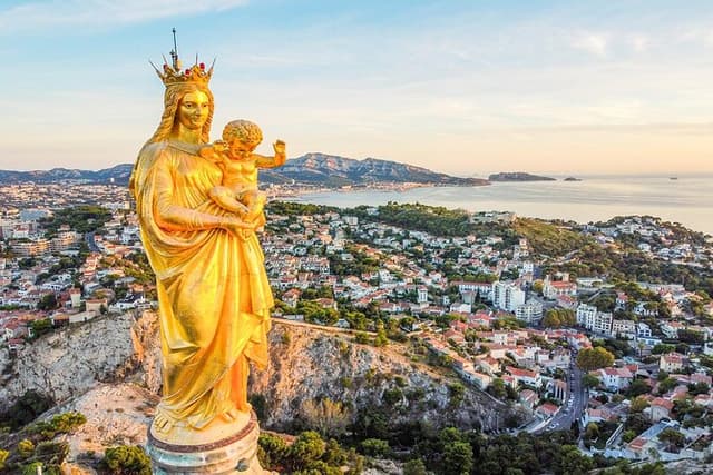 Cruise-Friendly Hassle-Free Full Day Marseille Tour