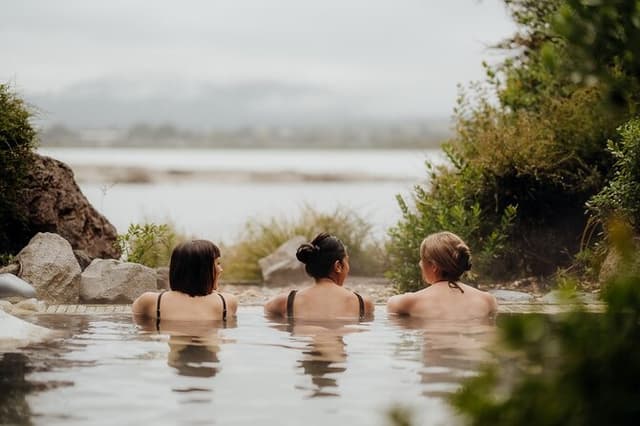 Polynesian Spa Rotorua: Deluxe Lake Spa Hot Spring Bathing