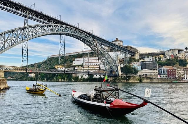Porto "Old Town" Walking Tour with river cruise (Small-groups)