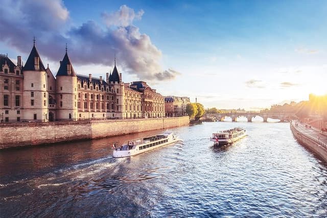 Best Paris Tour from Le Havre Port with Seine River Cruise