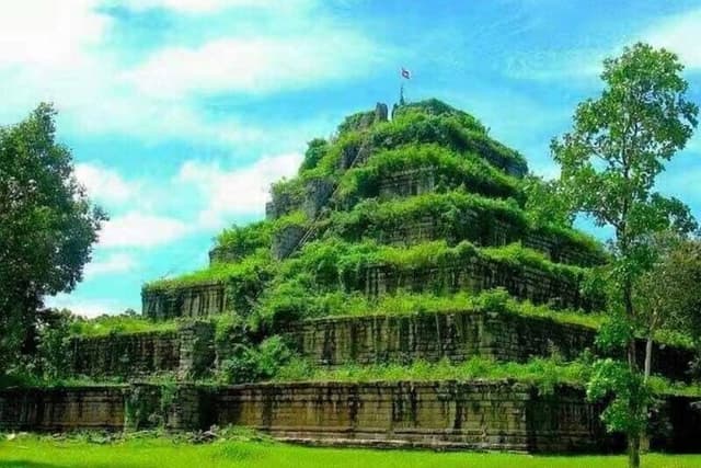 Siem Reap to Beng Mealea and Koh Ker Private Temple Tour